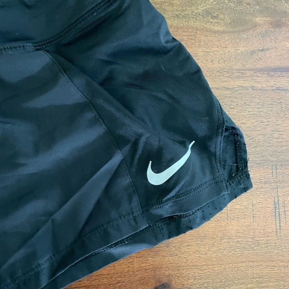 Nike running shorts - Picture 2 of 5